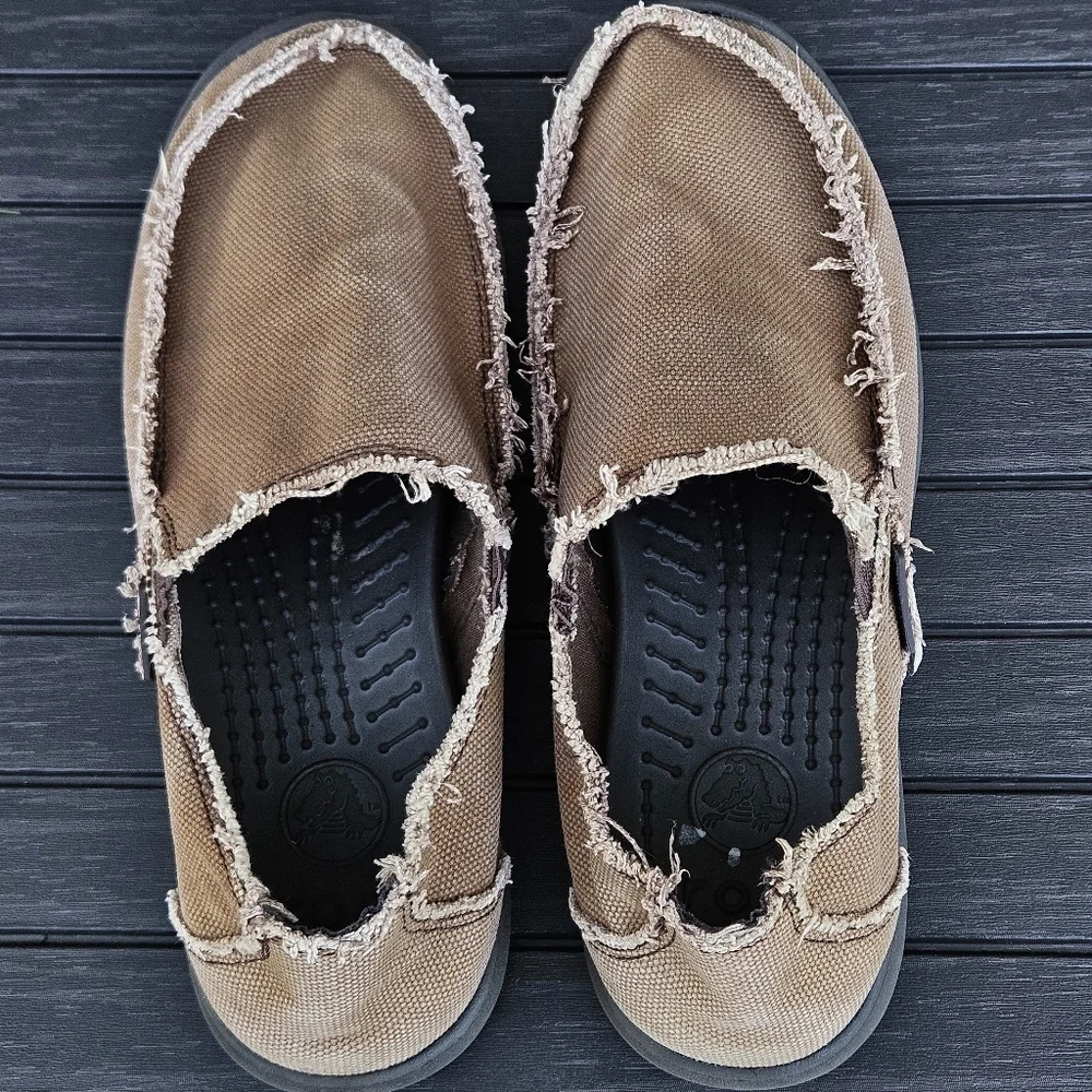 CROCS Men's Santa Cruz Loafer Size 8 Tan Canvas Frayed Edge Shoe Triple Comfort